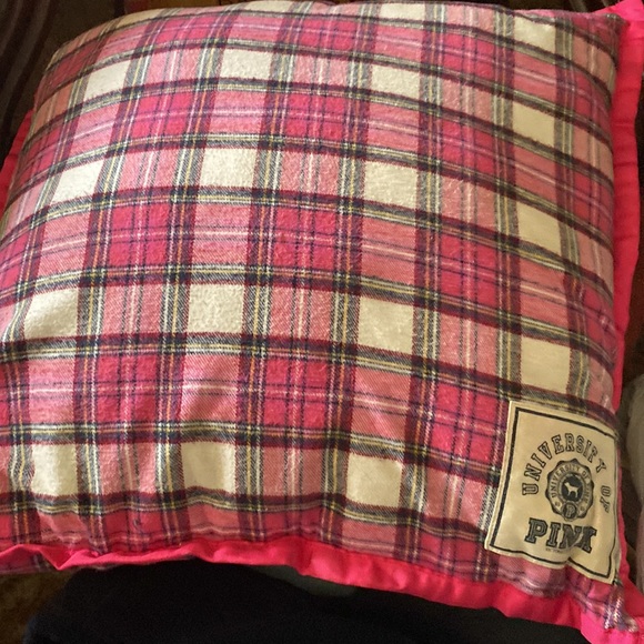 Vs pink pillow - Picture 2 of 3